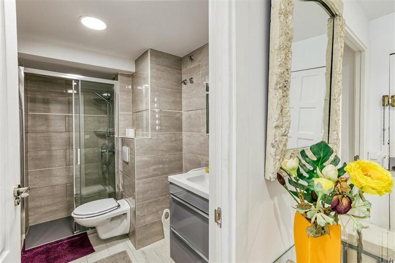 Karina 4M Apartment เอมปูเรียบราบา ภายนอก รูปภาพ