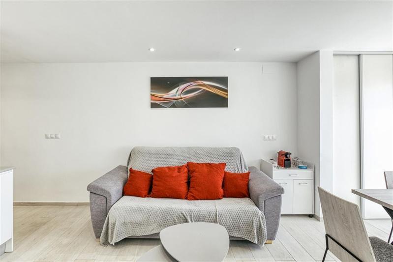 Karina 4M Apartment เอมปูเรียบราบา ภายนอก รูปภาพ