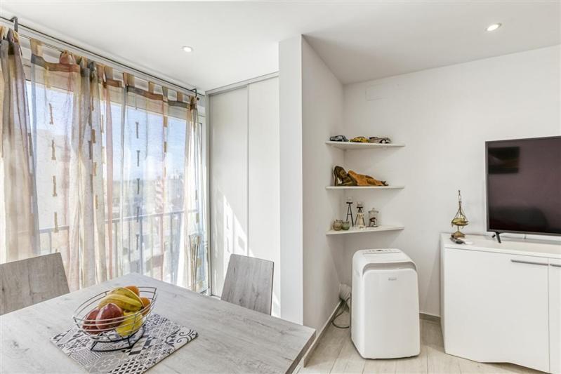 Karina 4M Apartment เอมปูเรียบราบา ภายนอก รูปภาพ