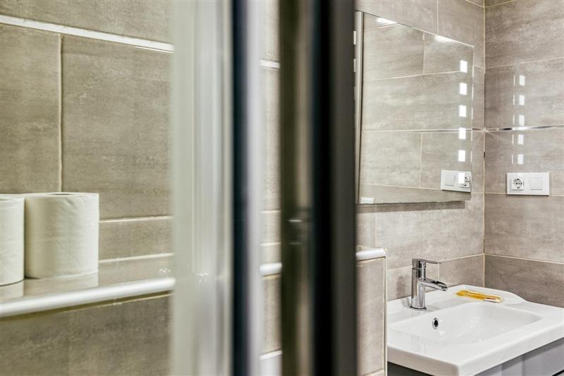 Karina 4M Apartment เอมปูเรียบราบา ภายนอก รูปภาพ